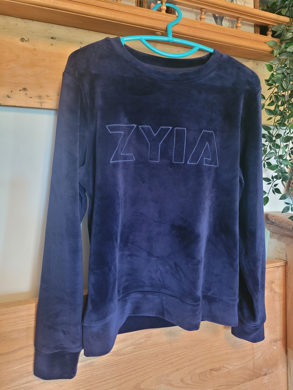 ZYIA Women's Navy Velour Sweatshirt